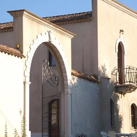 Nuraximannu Boutique * Santadi